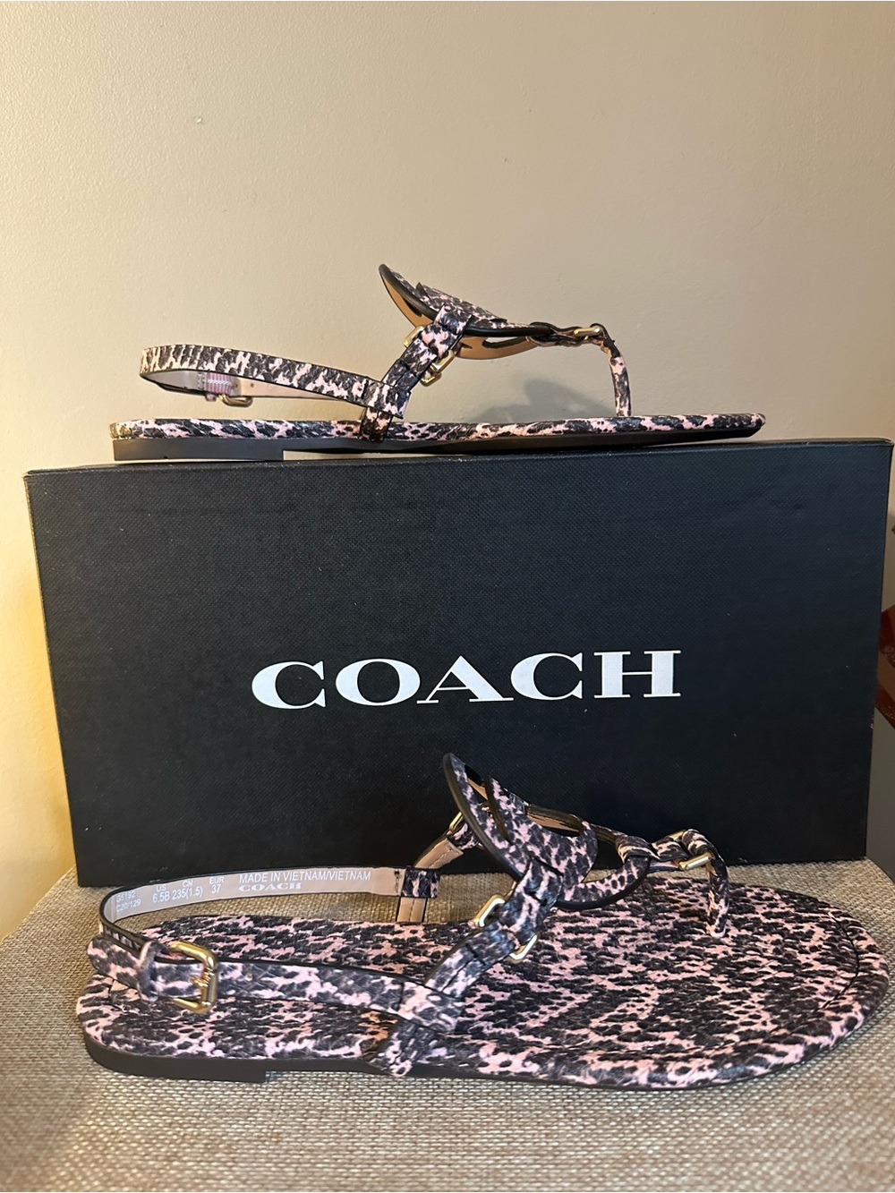 NIB COACH Jeri Pink and Brown Animal-Print T-Strap Sandals - 6.5